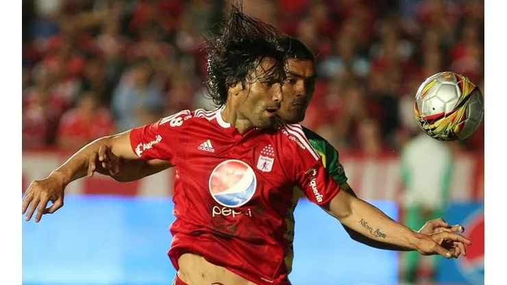 Ernesto Farías con la camiseta de América de Cali.