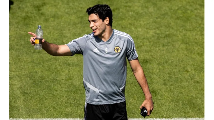 Raúl Jiménez volvió con un golazo a los entrenamientos. (Foto: Getty)