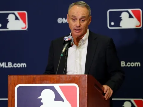 Dueños de equipos de MLB aumentan la tensión con jugadores