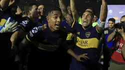 Foto de los jugadores de Boca celebrando el título.