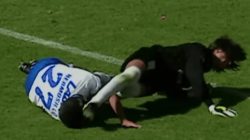 David Comizzo pateó brutalmente en la cara a Carlos Hermosillo en la Final del Invierno 97. Foto: Captura de pantalla.