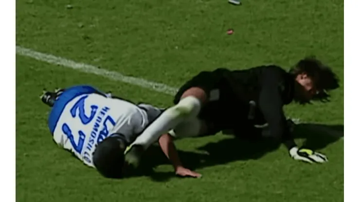 David Comizzo pateó brutalmente en la cara a Carlos Hermosillo en la Final del Invierno 97. Foto: Captura de pantalla.