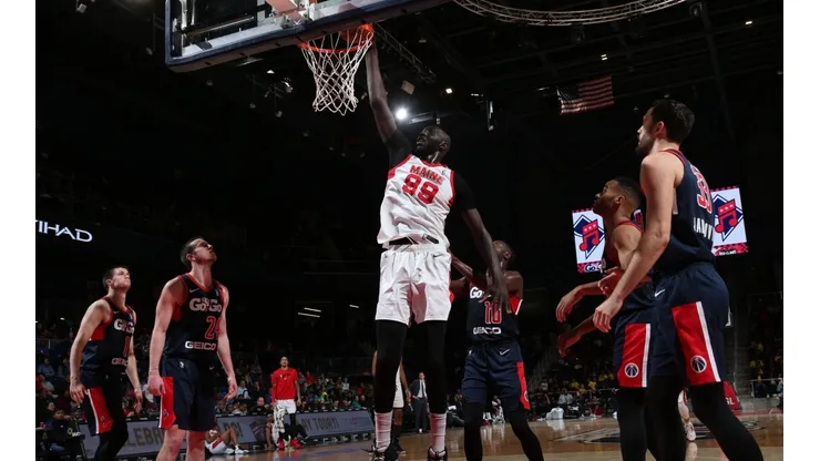 Tacko Fall, jugador de dos vías con Boston Celtics.