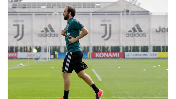 El estado físico de Higuaín, blanco de los memes en las redes sociales