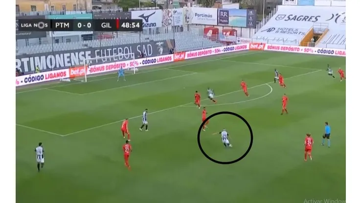 Volvió el fútbol en Portugal y el primer gol es realmente una locura