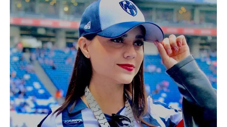 Zaide Lozano es la conductora oficial y fiel aficionada de Rayados. Foto: @zaidelozano