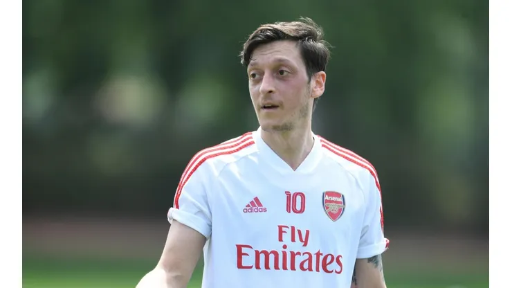 Por qué adidas no le renovaría contrato a Mezut Özil