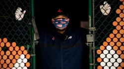 Trabajador de los Red Sox. Foto: Getty.