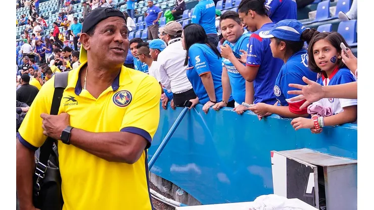 Carlos Santos tundió Beas. (Foto: Jam Media)