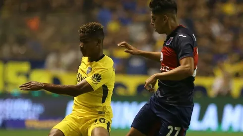 Agustín Cardozo en un partido contra Boca.