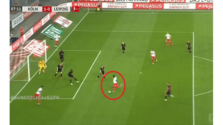 Noche agridulce para Jhon Córdoba: golazo y lesión en la Bundesliga