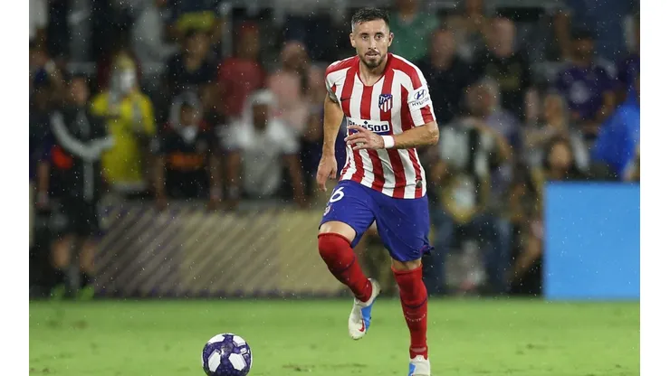 Héctor Herrera cambió de look.