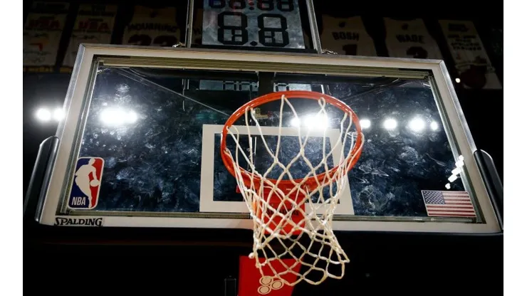 Cesta de la NBA. Foto: Getty.