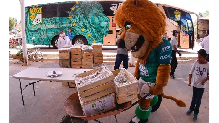 La mascota del equipo se encargó de estar presente.