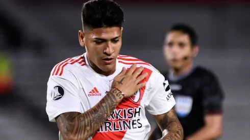 Jorge Carrascal vistiendo la camiseta de River.