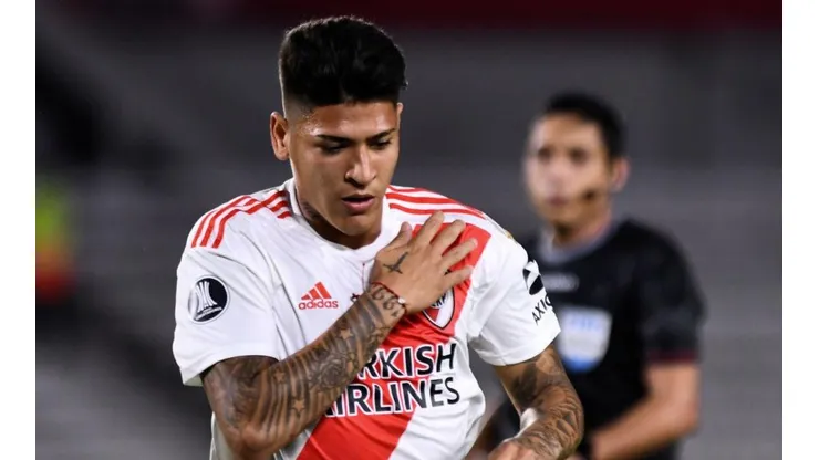 Jorge Carrascal vistiendo la camiseta de River.