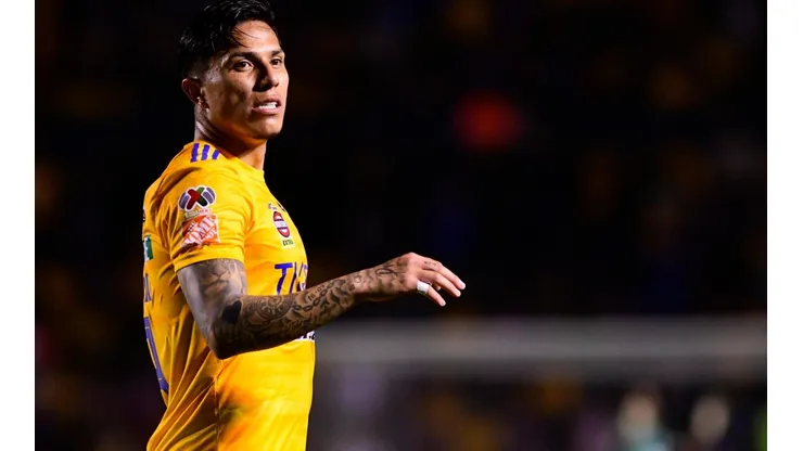 Jugador de Tigres no piensa en la cuarentena y se va a la playa
