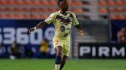 Renato Ibarra y una foto de festejo con América.