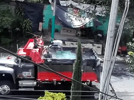 ¿Creatividad o irresponsables? Usan volqueta como piscina móvil en cuarentena
