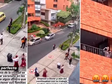 Inaudito: vecina indignada salió a tirarle huevos a un grupo de mariachis