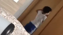 Video viral: su truco de magia se arruinó por una puerta diabólica