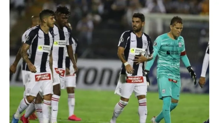 Alianza Lima perdió contra Universitario en la última fecha.