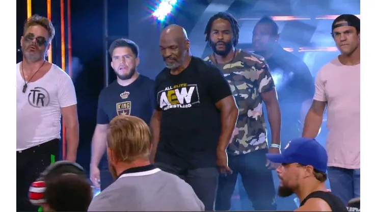 Mike Tyson reaparece en show de lucha libre
