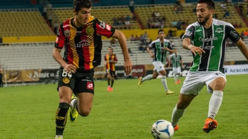 Adrián Villalobos en su debut con Leones Negros (Foto: Twitter @LeonesNegrosCF)
