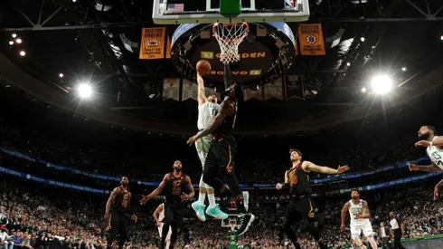 Una clavada inolvidable de Tatum a LeBron en la NBA