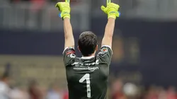 Afición de Rayados explota por salida de Barovero