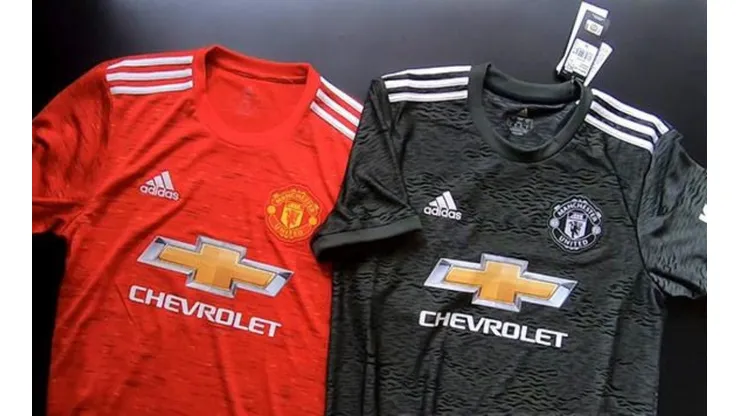 Foto de las nuevas camisetas de Manchester United.