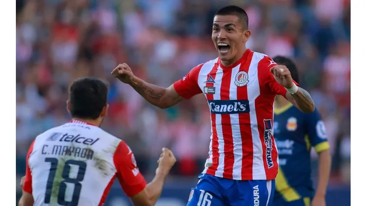 Luis Reyes celebrando gol de Atlético San Luis con Camilo Mayada (Getty Images)