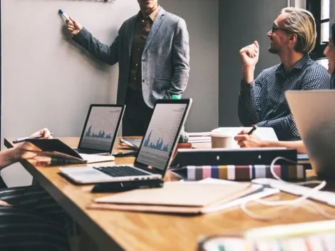 Qué tal esto: trabajadores ya no tendrían que responder su WhatsApp tras haber cumplido su jornada laboral