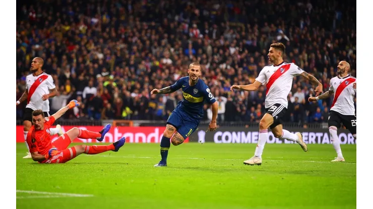 Foto de Dario Benedetto en su gol en Madrid.