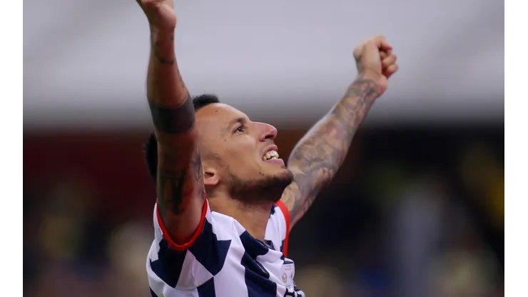 Último momento: Vangioni se despidió de Monterrey