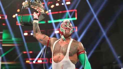 El luchador sufrió un golpe y se retiraría el próximo lunes.