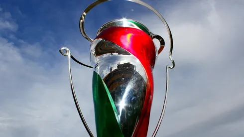 Trofeo de la Copa MX antes de la final del 2014 entre Tigres y Oaxaca (JAM MEDIA)
