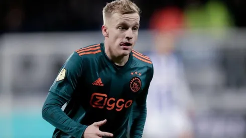 Donny Van de Beek con la camiseta de Ajax.