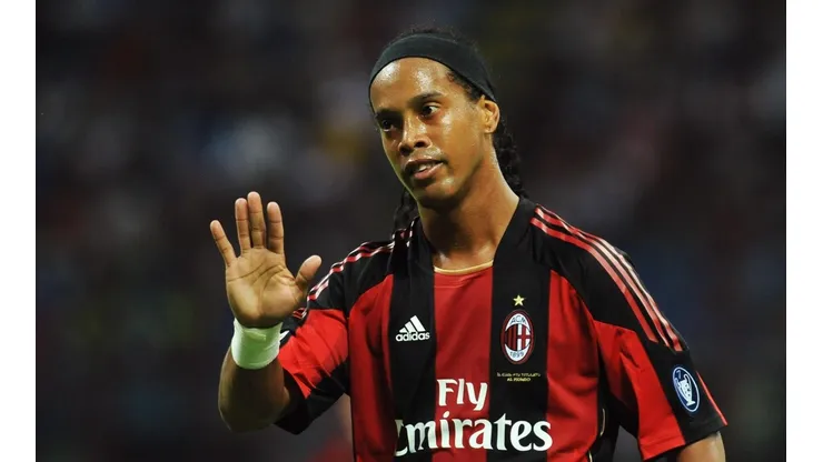 Ronaldinho también brilló en Milan.