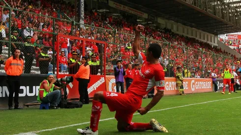 Paulo da Silva celebrando un gol en el Nemesio Diez (Foto: Getty Images)