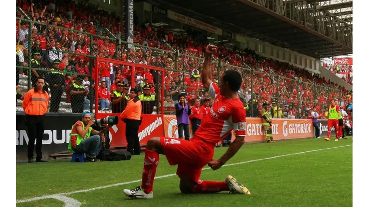 Paulo da Silva celebrando un gol en el Nemesio Diez (Foto: Getty Images)