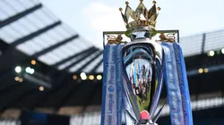 El trofeo de la Premier League de Inglaterra.