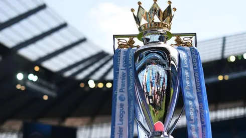 El trofeo de la Premier League de Inglaterra.