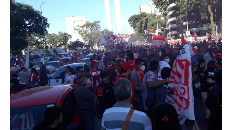 Los hinchas de San Martín de Tucumán en las calles.