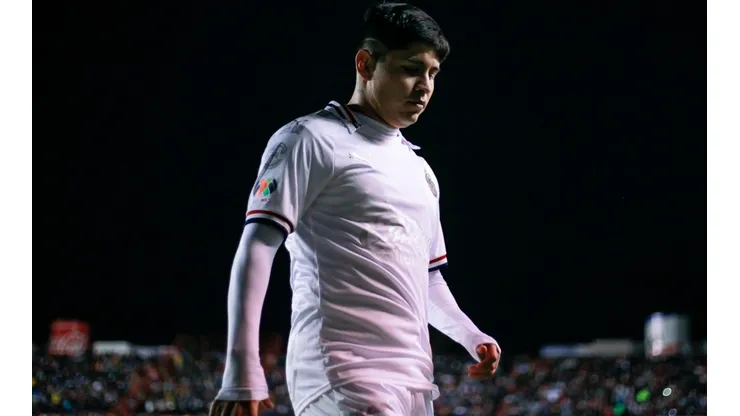 No dan las cuentas: Chivas habría mentido con el contrato de la Chofis