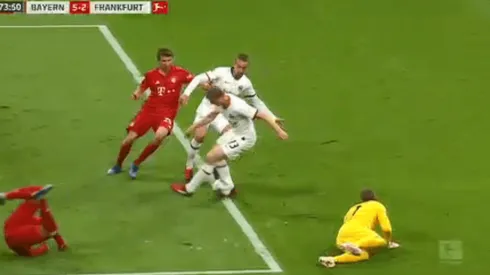 Ah, no: quiso rechazar, no le dijo a sus piernas y se mandó el blooper del día