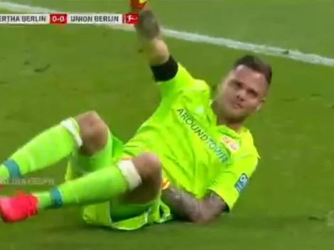 Que dolor: el arquero de Unión Berlín tapó un mano a mano con sus partes nobles