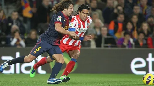 Carles Puyol y Radamel Falcao.