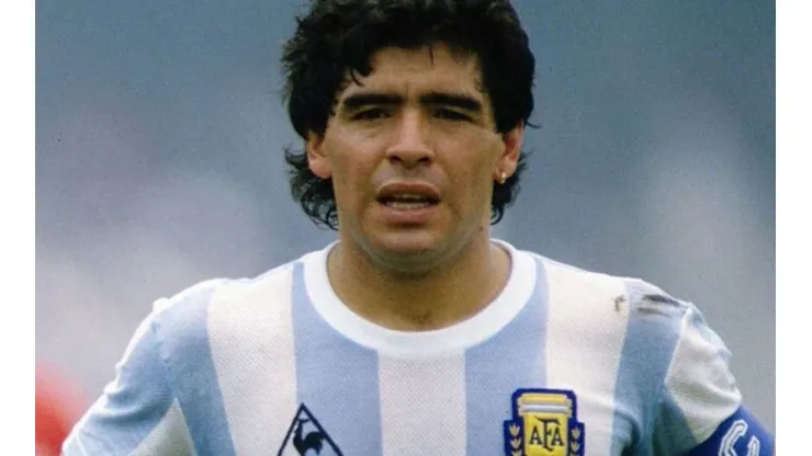 Cuando Diego Maradona posó con la de América.