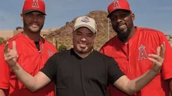 Jordan junto Albert Pujols (izq.) y Vladimir Guerrero (der.). Foto: @Jordanmvpbarber